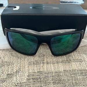 Brand new Oakley Crankshaft sunglasses.